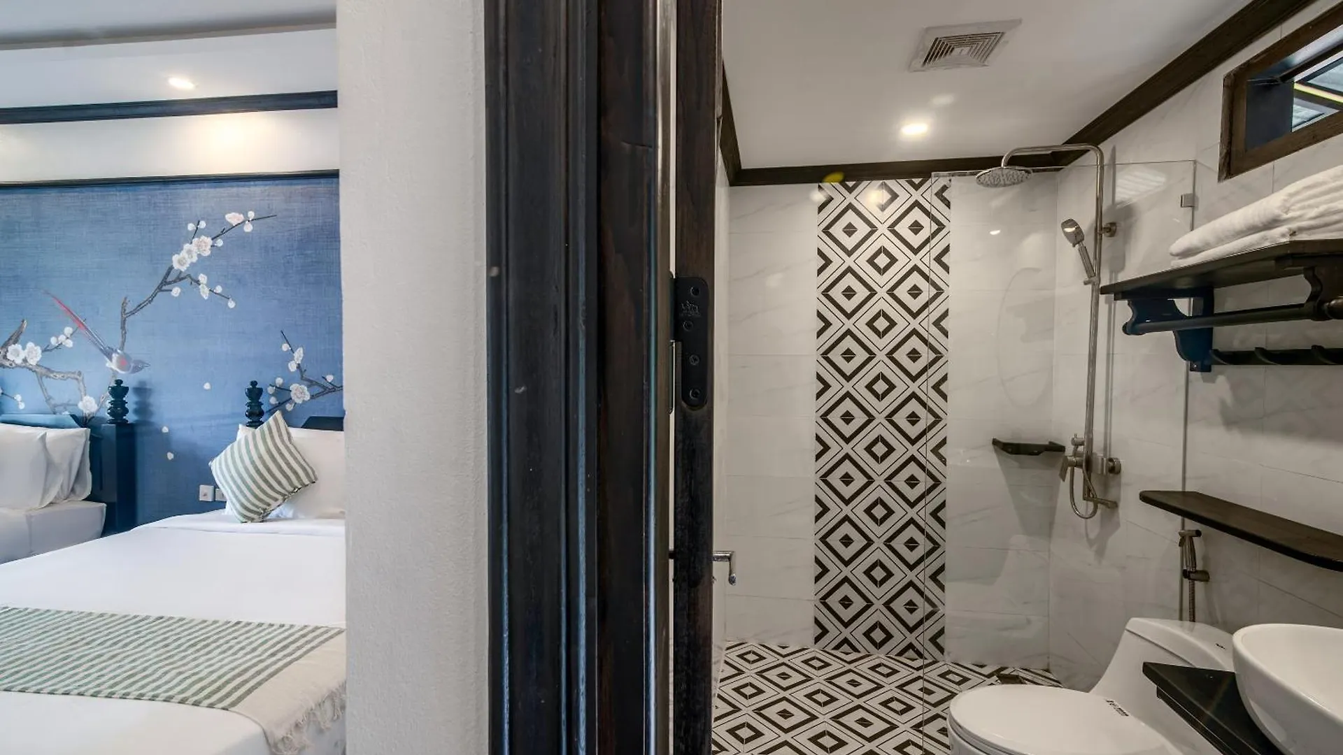 ****  Luang Prabang Vang Luang Hotel Laos